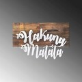 Decoratiune de perete, Hakuna Matata Metal Decor, 50% lemn/50% metal, Dimensiune: 58 x 38 cm, Nuc / Argint