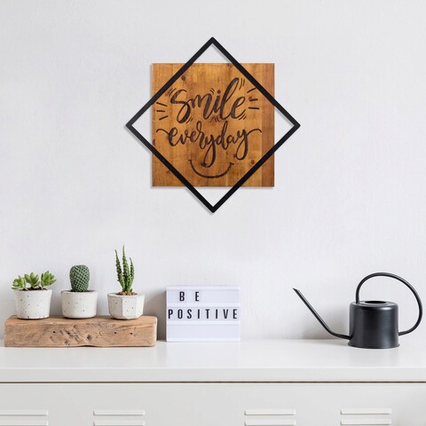 Decoratiune de perete, Smile Everday, 50% lemn/50% metal, Dimensiune: 54 x 54 cm, Nuc / Negru