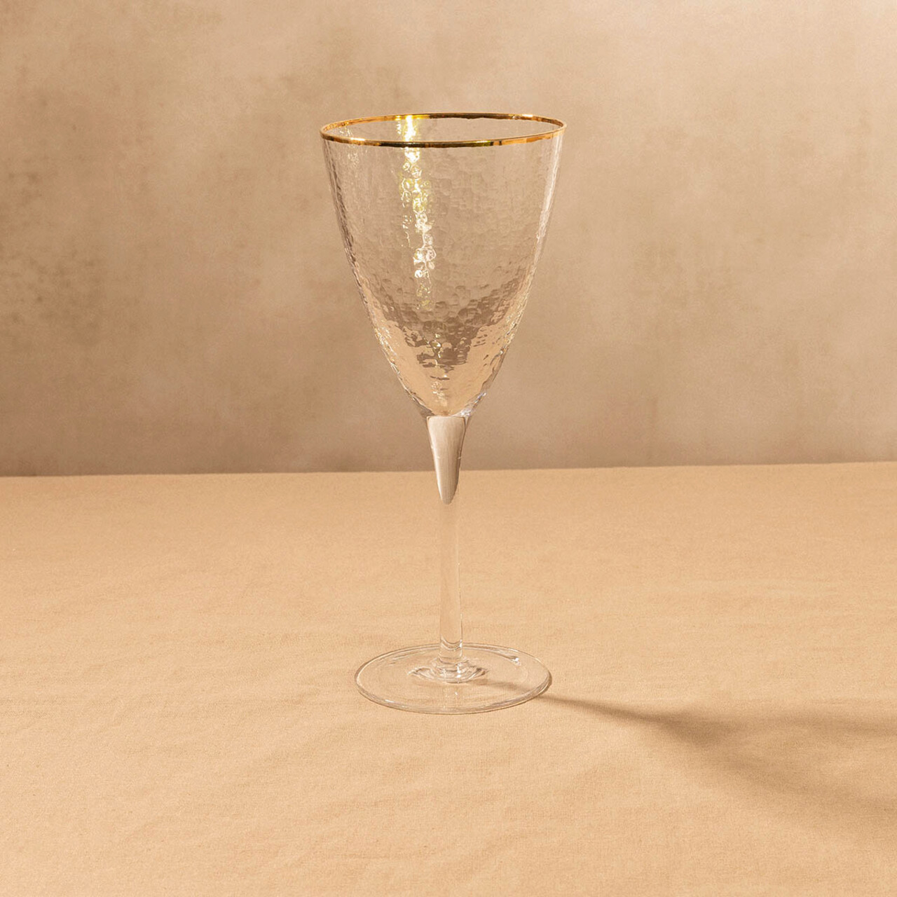 Pahar pentru vin Estella, Homla, 330 ml, sticla, transparent/auriu