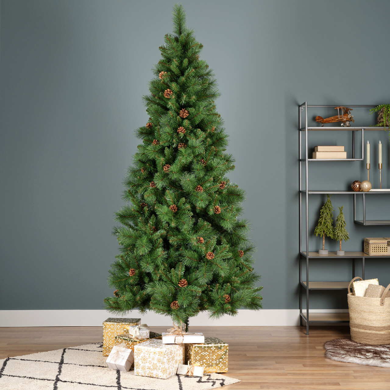 Brad de Craciun cu conuri Norwich Pine, Everlands, 882 varfuri, 99x210 cm, verde