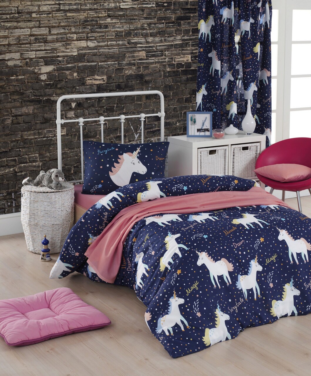Set lenjerie de pat pentru o persoana Single XL (DE), 2 piese, Magic Unicorn - Dark Blue, Eponj Home, 65% bumbac/35% poliester