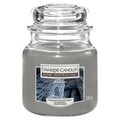 Lumanare parfumata in suport de sticla, Yankee Candle, 60 ore, 340 g, ambra/flori fine/haine moi