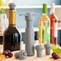 Pompa manuala pentru vidare sticle de vin si 4 dopuri, Vacuum Winuum, InnovaGoods, gri