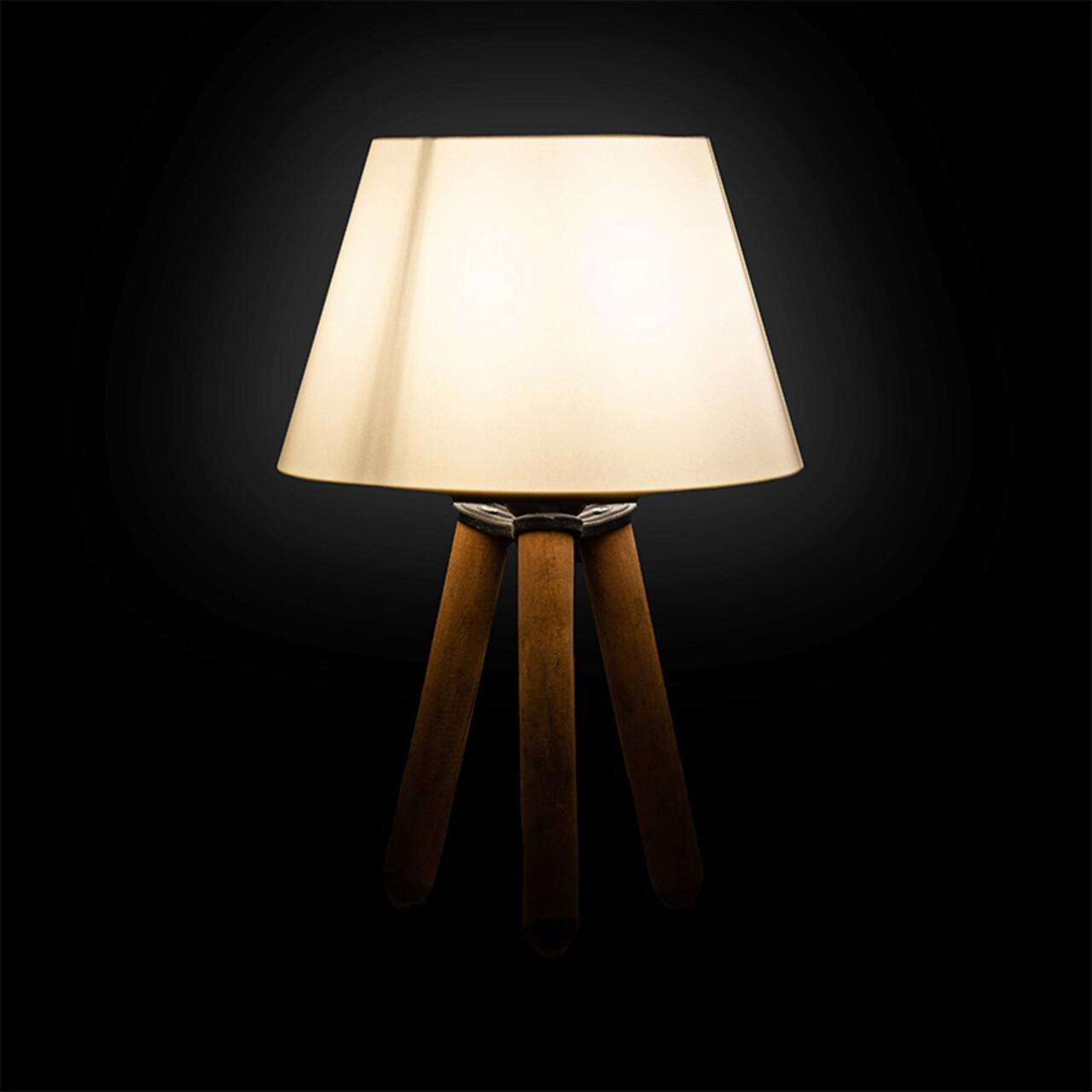 Lampa de masa PWL-1151, Pakoworld, 22x22x32 cm, lemn/PVC/textil, ecru/maro