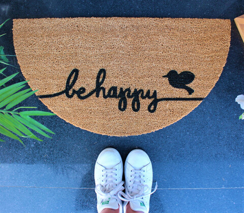 Covoras de intrare, Be Happy , 70x40 cm, Fibra de cocos, Maro / Negru