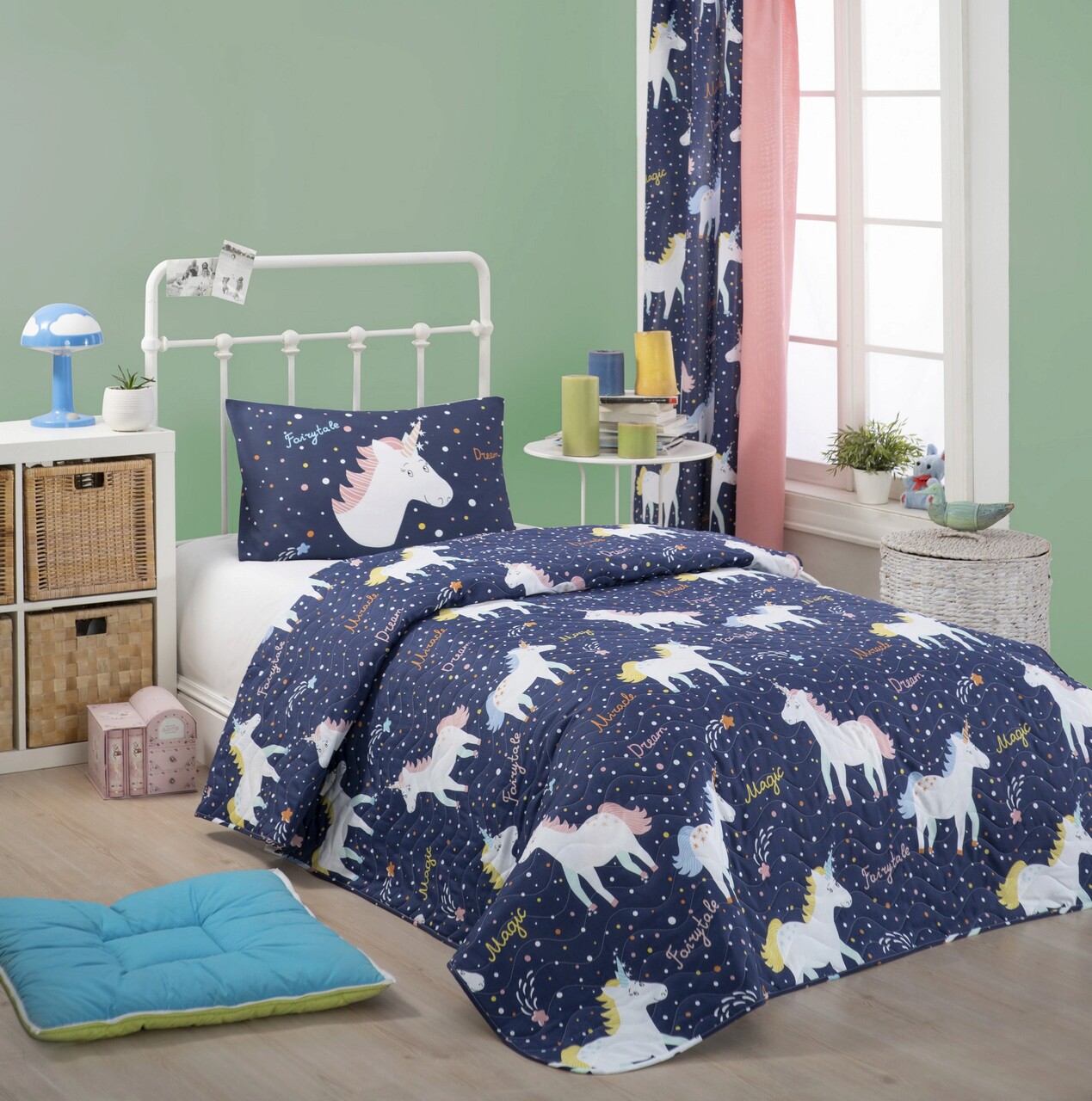 Set cuvertura matlasata Single 160x220 cm, 2 piese, Magic Unicorn - Dark Blue, Eponj Home, 65% bumbac/35% poliester